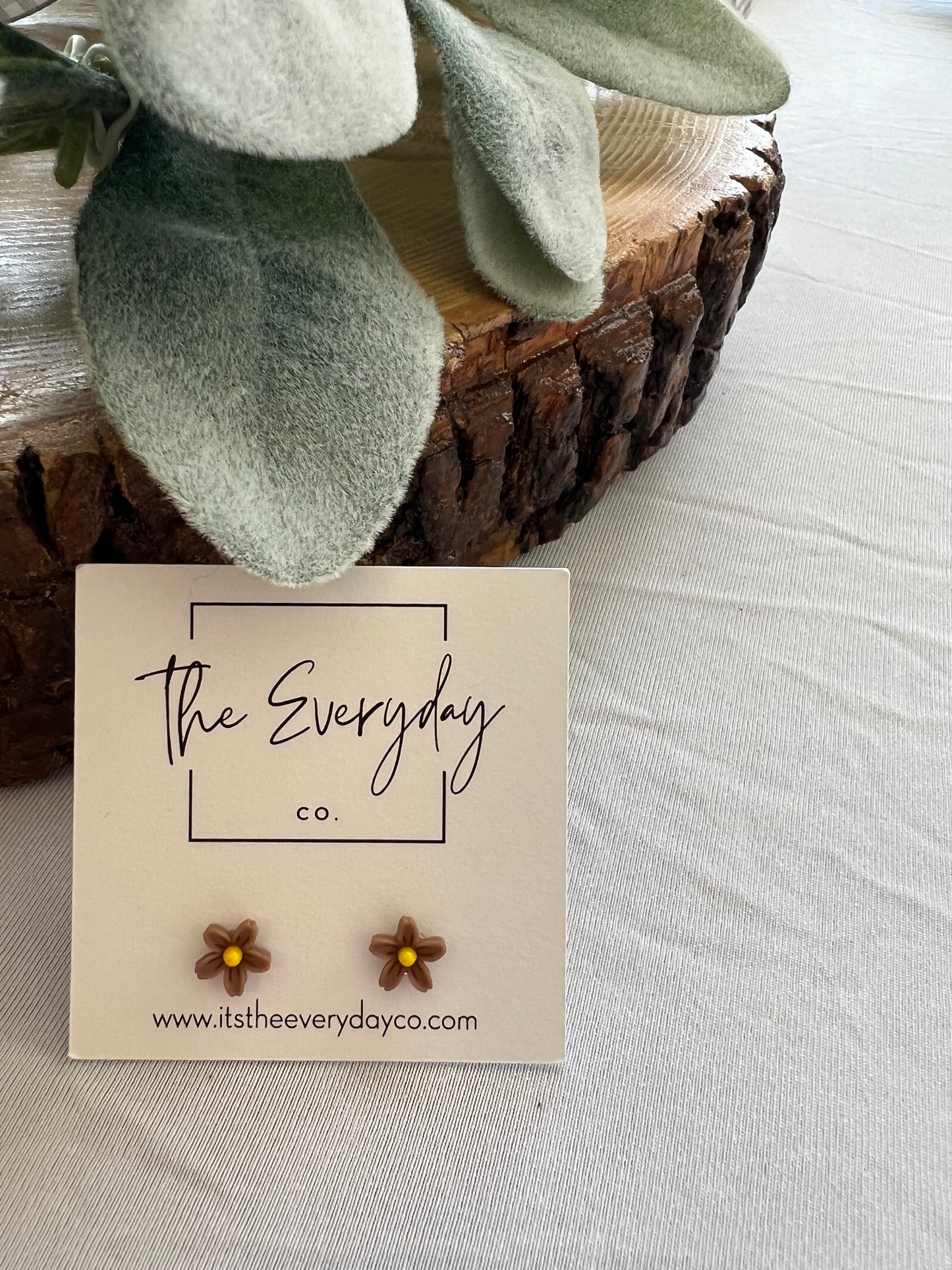 Acrylic Daisy Stud Earrings