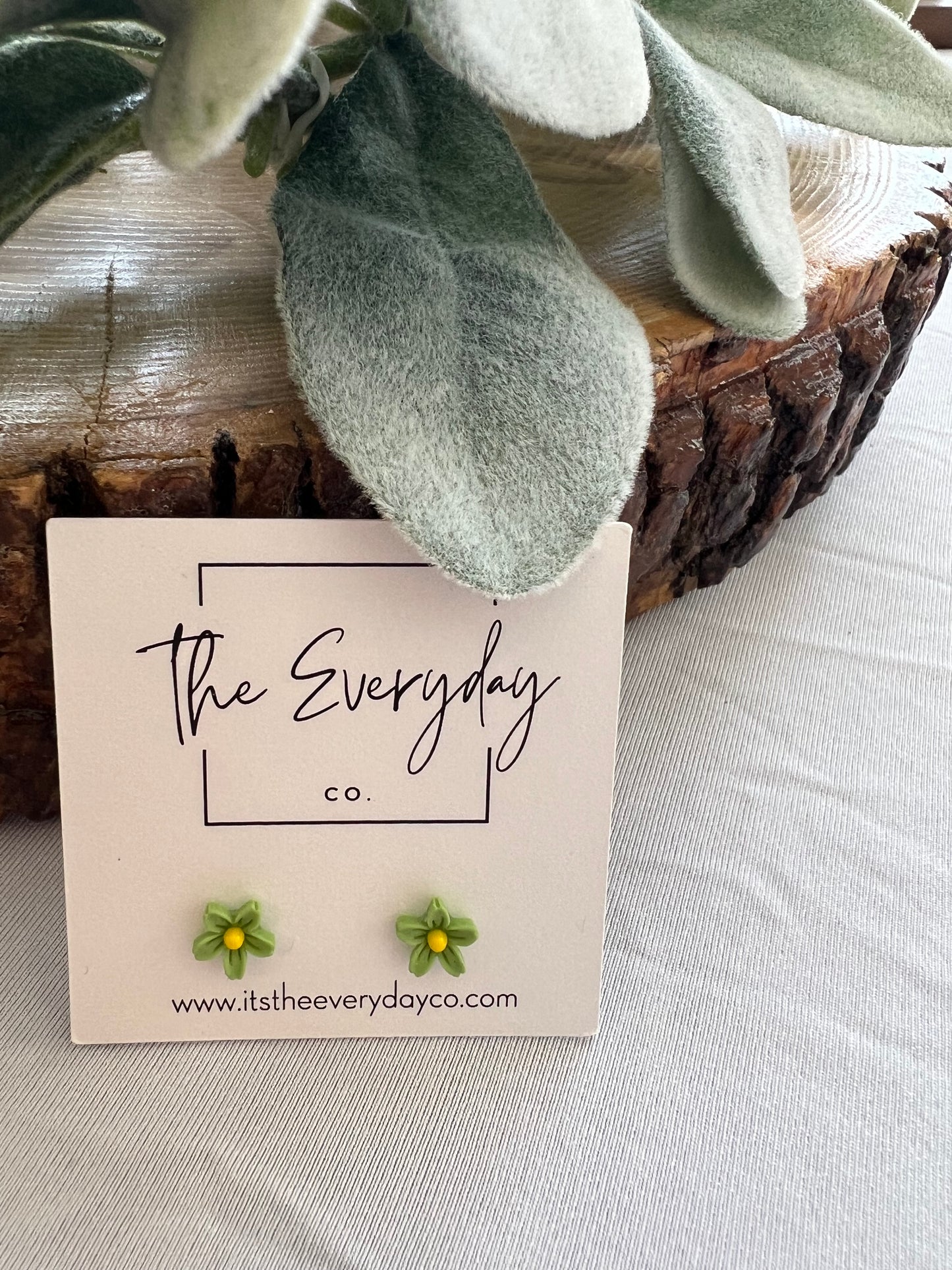 Acrylic Daisy Stud Earrings