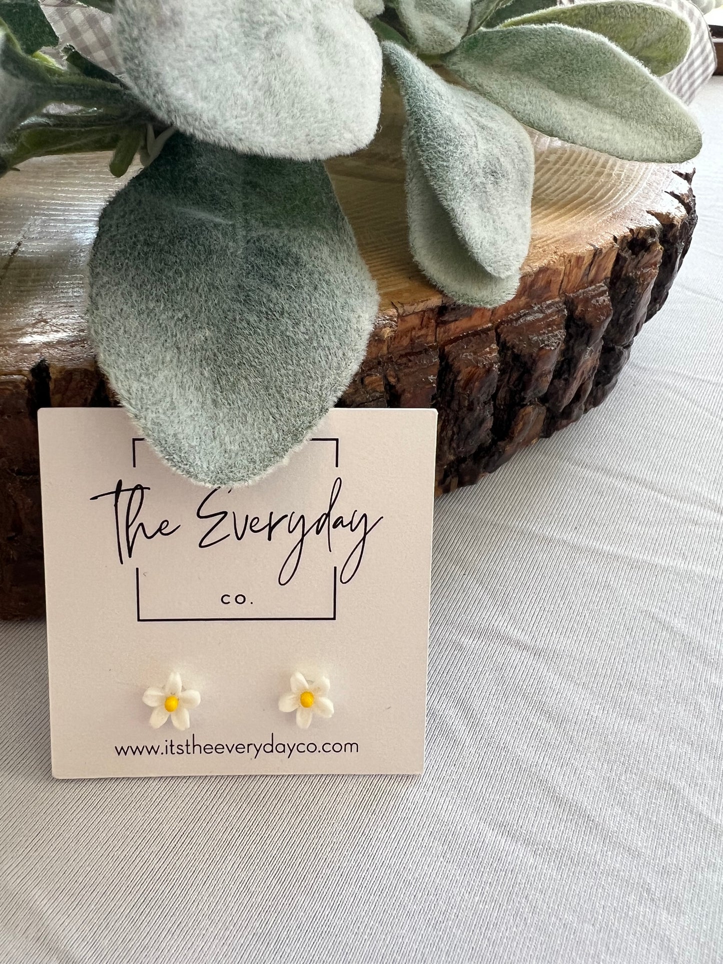 Acrylic Daisy Stud Earrings