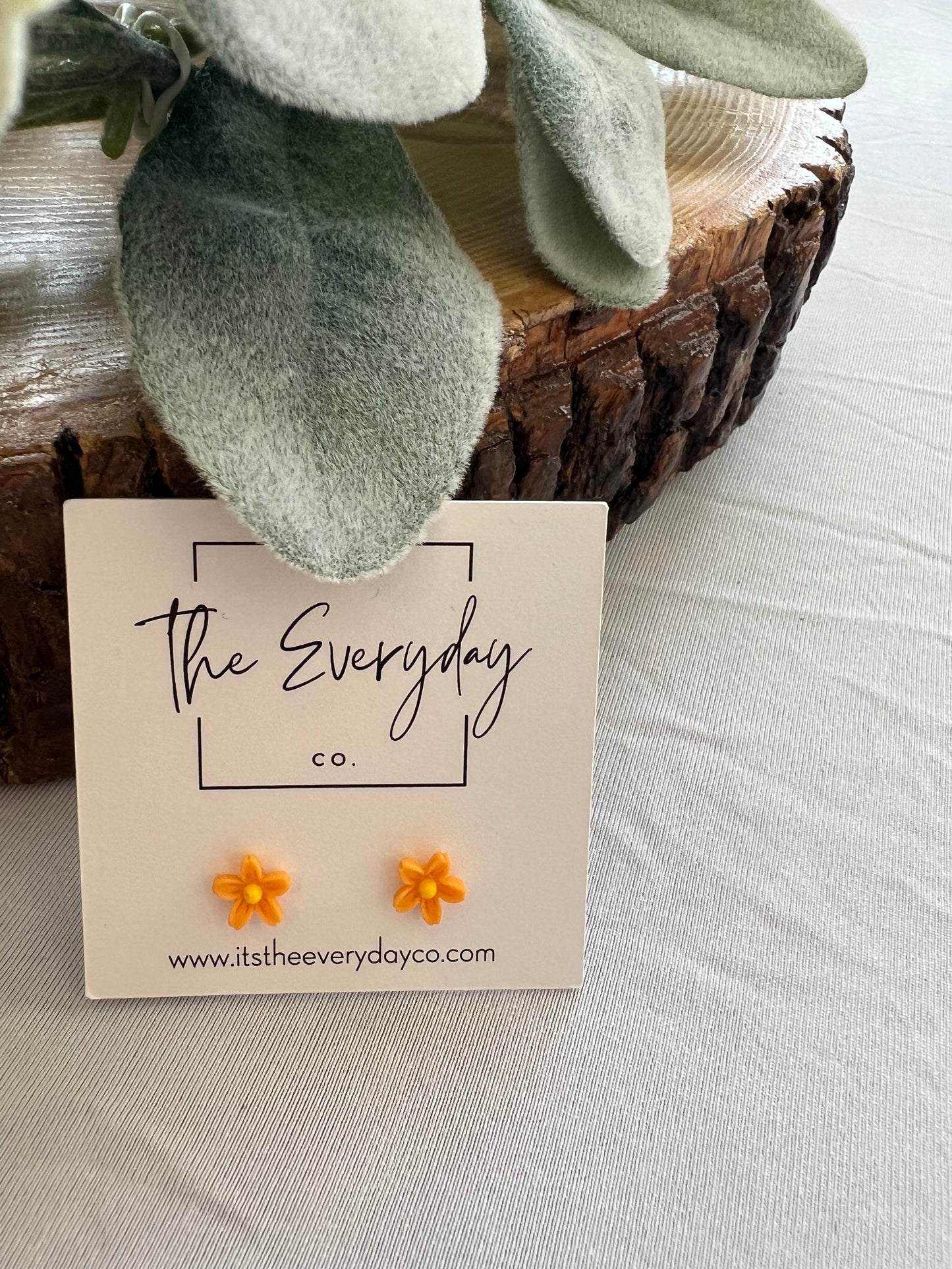 Acrylic Daisy Stud Earrings