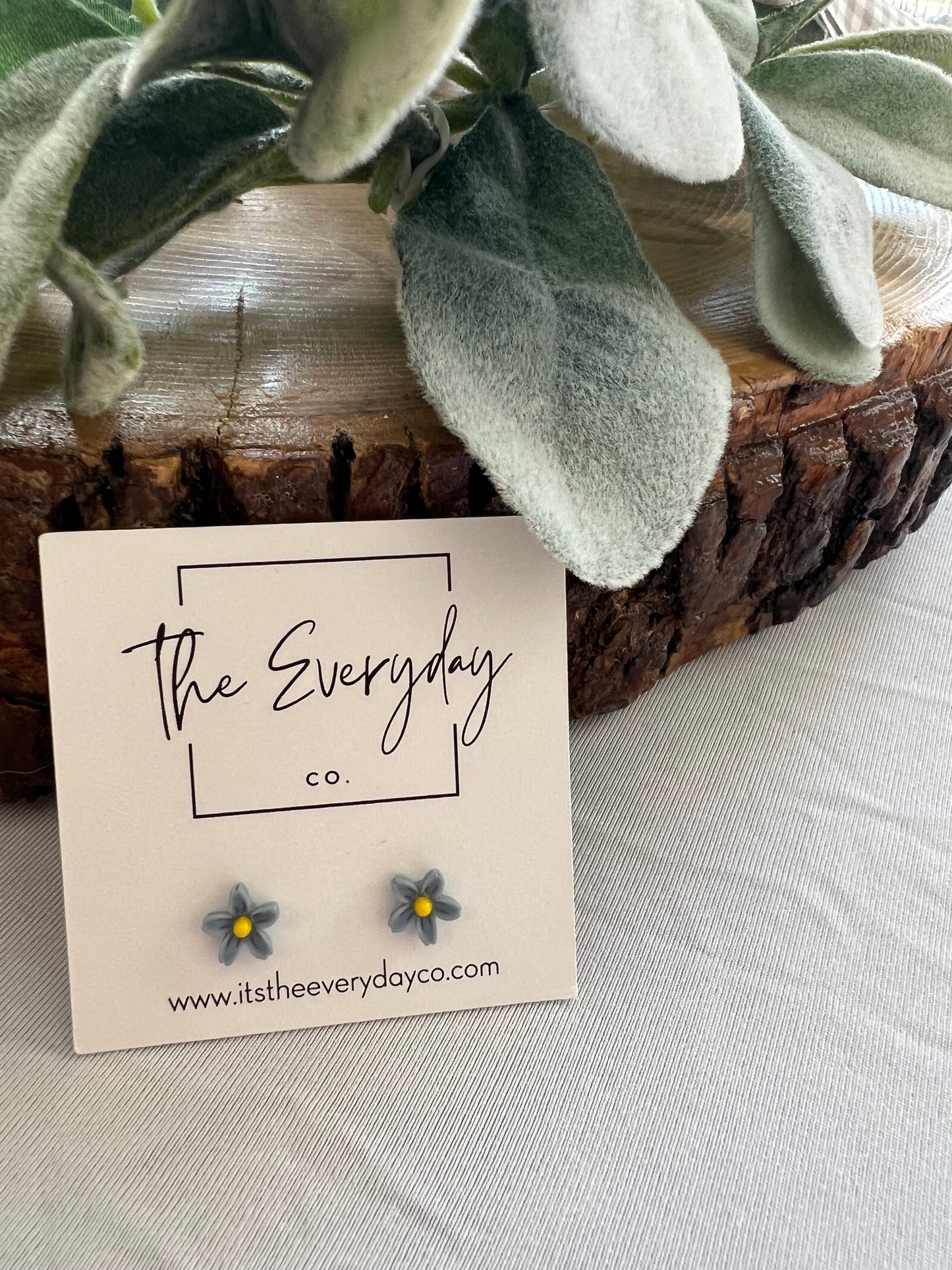 Acrylic Daisy Stud Earrings